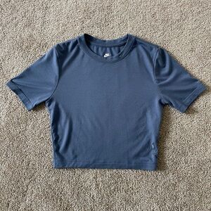 Nike Women’s Slim Fit Cropped Tee Size XS